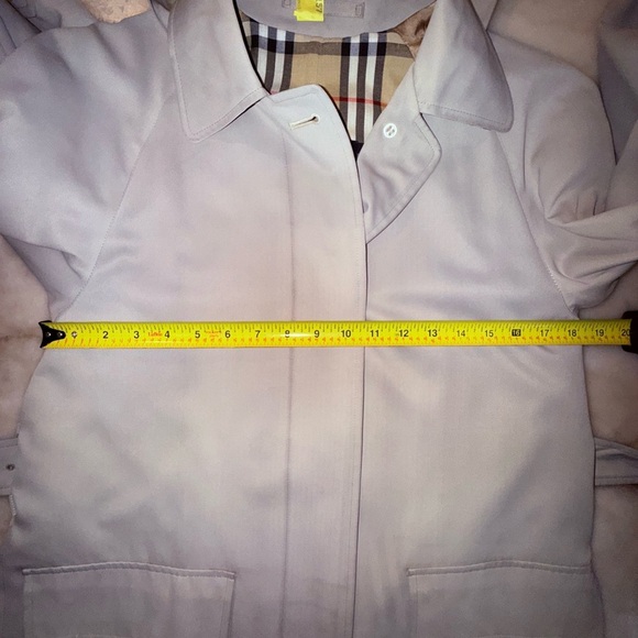 Burberry London women’s Vintage Joce trench Coat - Picture 13 of 15